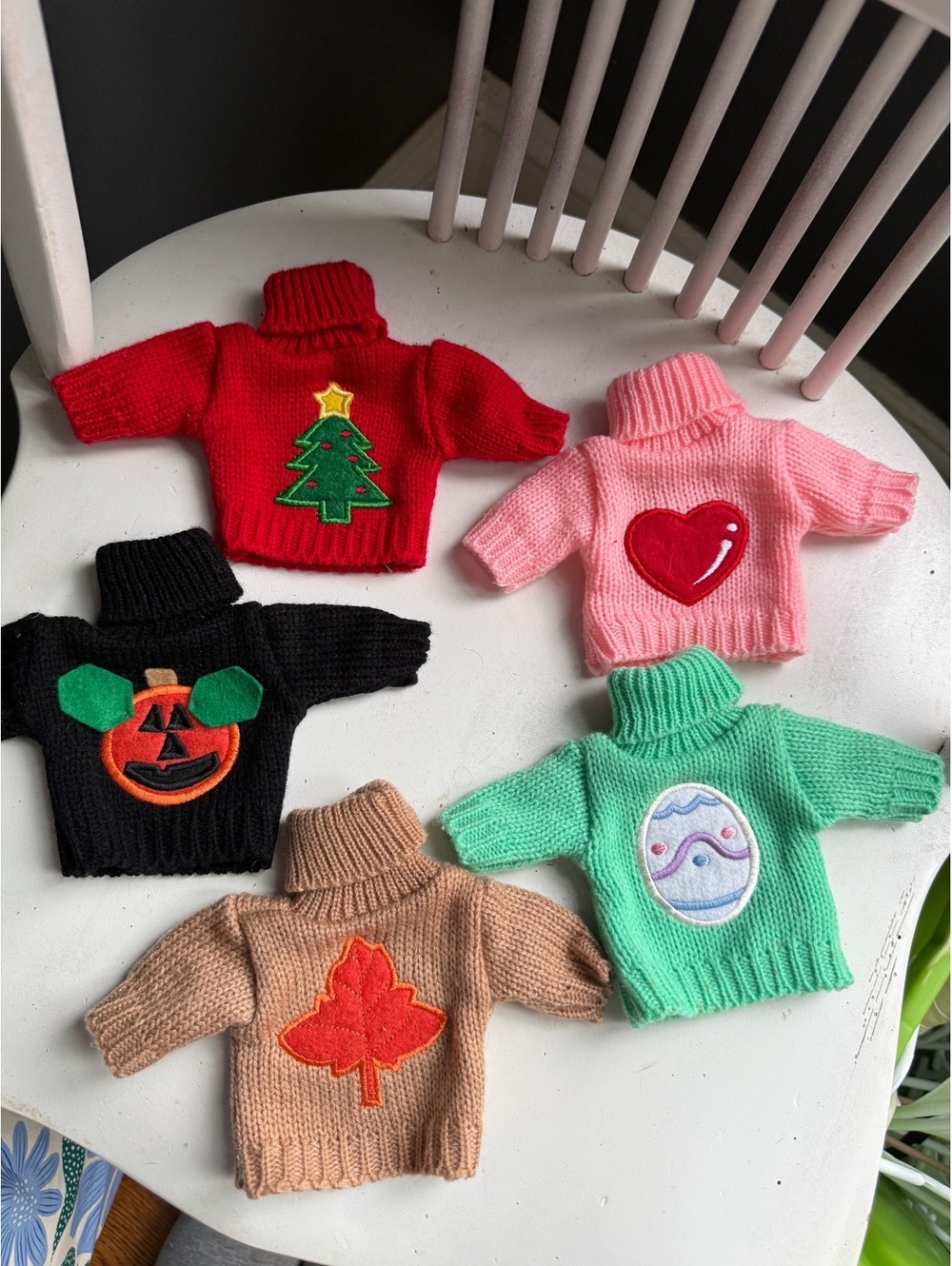Set of 5 Miniature Knitted Wine Bottle Sweaters with Seasonal Patches